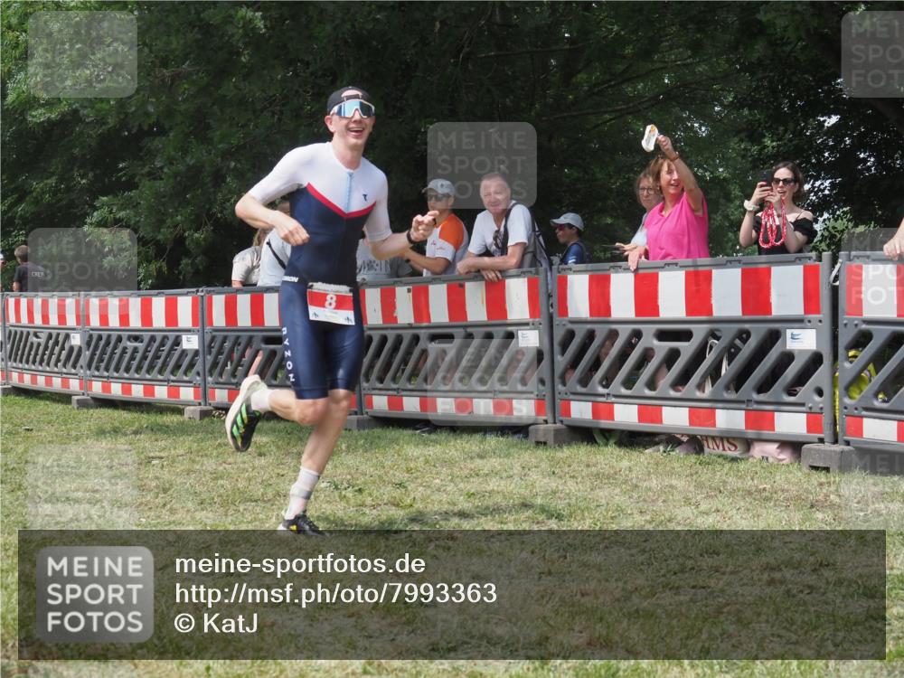21.06.2025 - 27. Vierlanden-Triathlon KatJ http://msf.ph/oto/7993363 15.06.2025 12:34:19 Ziel 8, 50 meine-sportfotos.de