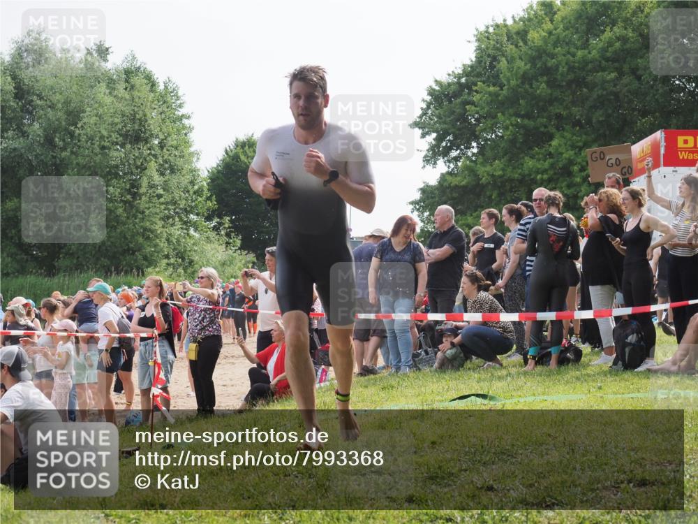 15.06.2025 - 27. Vierlanden-Triathlon KatJ http://msf.ph/oto/7993368 15.06.2025 09:54:21 Schwimmen 253, 255, 261, 302, 337, 342, 356 meine-sportfotos.de