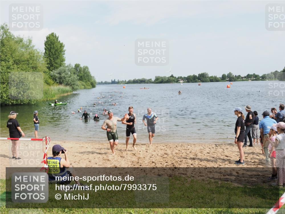 21.06.2025 - 27. Vierlanden-Triathlon MichiJ http://msf.ph/oto/7993375 15.06.2026 09:55:31 Schwimmen 272, 316, 327, 329, 335, 353, 548 meine-sportfotos.de