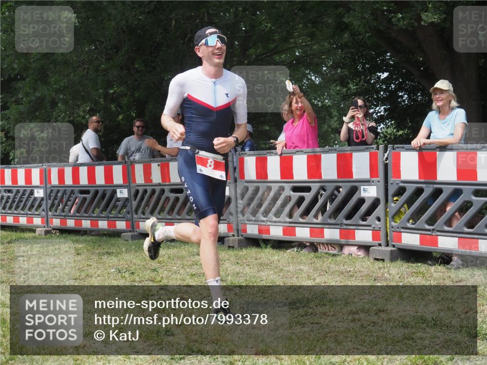 21.06.2025 - 27. Vierlanden-Triathlon KatJ http://msf.ph/oto/7993378 15.06.2025 12:34:19 Ziel 8, 50 meine-sportfotos.de