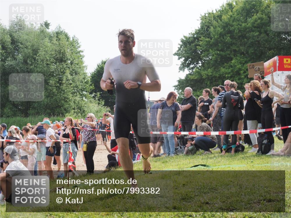 15.06.2025 - 27. Vierlanden-Triathlon KatJ http://msf.ph/oto/7993382 15.06.2025 09:54:22 Schwimmen 253, 255, 261, 302, 337, 342, 356 meine-sportfotos.de