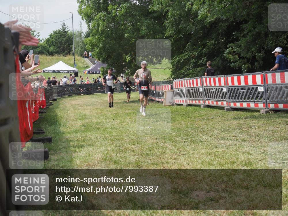 21.06.2025 - 27. Vierlanden-Triathlon KatJ http://msf.ph/oto/7993387 15.06.2025 12:34:27 Ziel 50, 874 meine-sportfotos.de