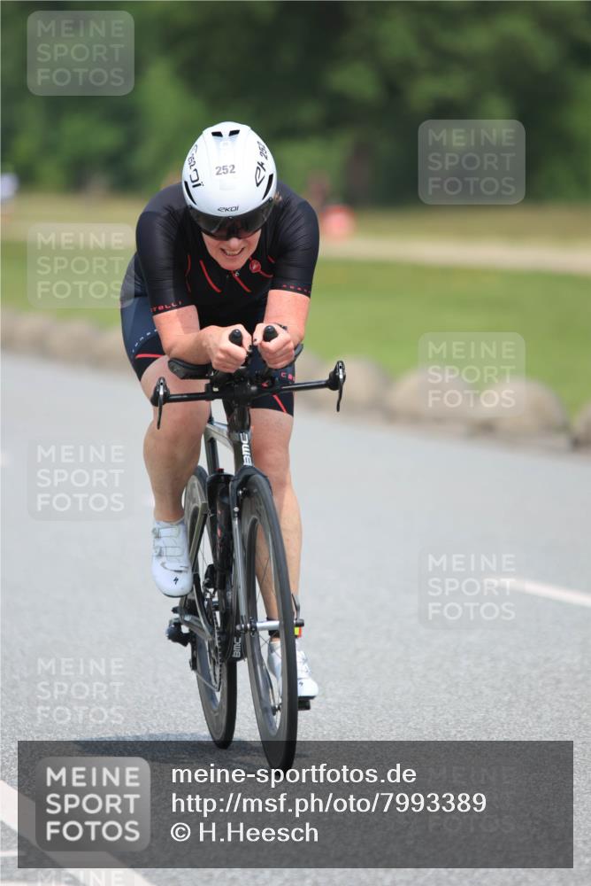 21.06.2025 - 27. Vierlanden-Triathlon H.Heesch http://msf.ph/oto/7993389 15.06.2025 12:04:50 Radfahren 252, 673, 699 meine-sportfotos.de