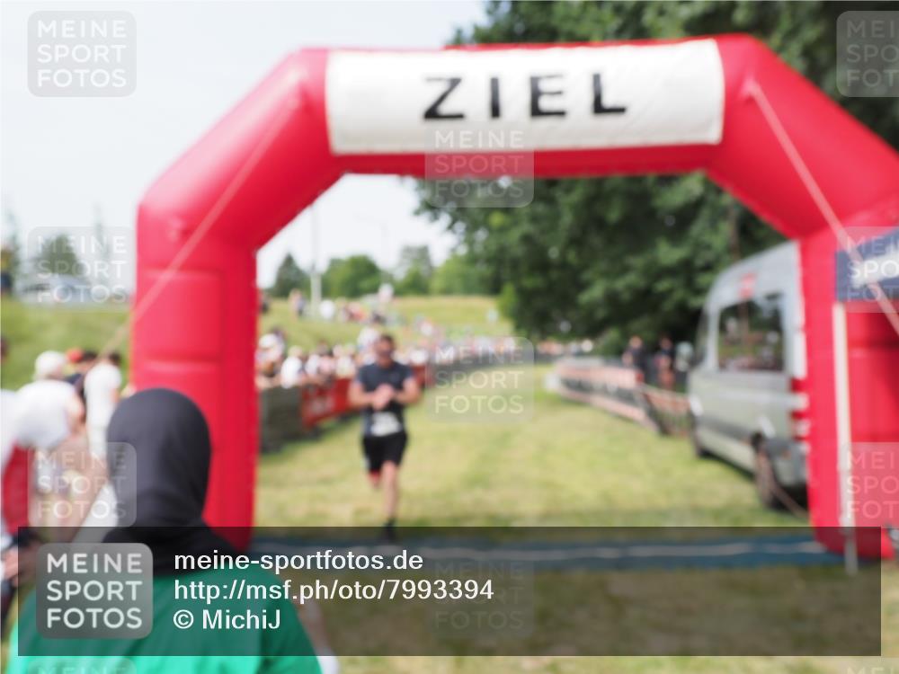 21.06.2025 - 27. Vierlanden-Triathlon MichiJ http://msf.ph/oto/7993394 15.06.2026 11:16:22 Ziel 324 meine-sportfotos.de