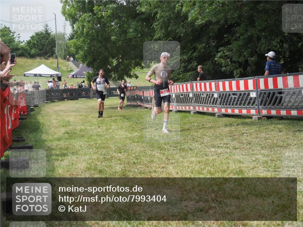 21.06.2025 - 27. Vierlanden-Triathlon KatJ http://msf.ph/oto/7993404 15.06.2025 12:34:28 Ziel 50, 874 meine-sportfotos.de