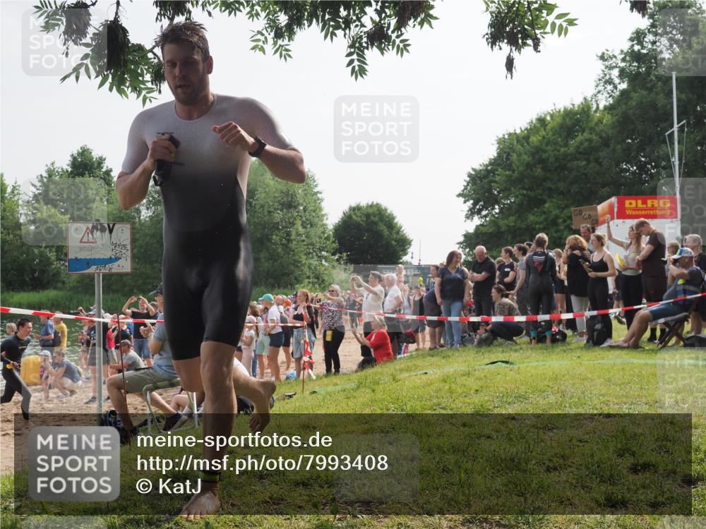 15.06.2025 - 27. Vierlanden-Triathlon KatJ http://msf.ph/oto/7993408 15.06.2025 09:54:23 Schwimmen 253, 255, 261, 302, 337, 342, 356 meine-sportfotos.de