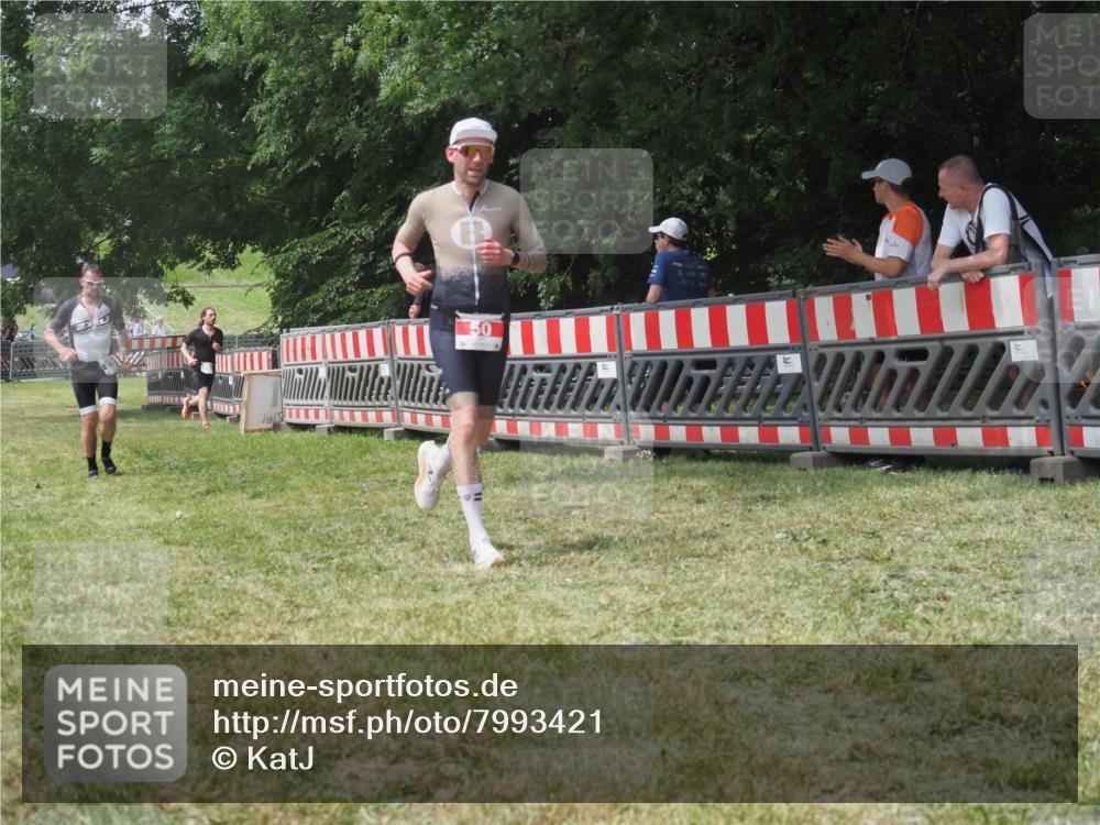 21.06.2025 - 27. Vierlanden-Triathlon KatJ http://msf.ph/oto/7993421 15.06.2025 12:34:29 Ziel 50, 874 meine-sportfotos.de
