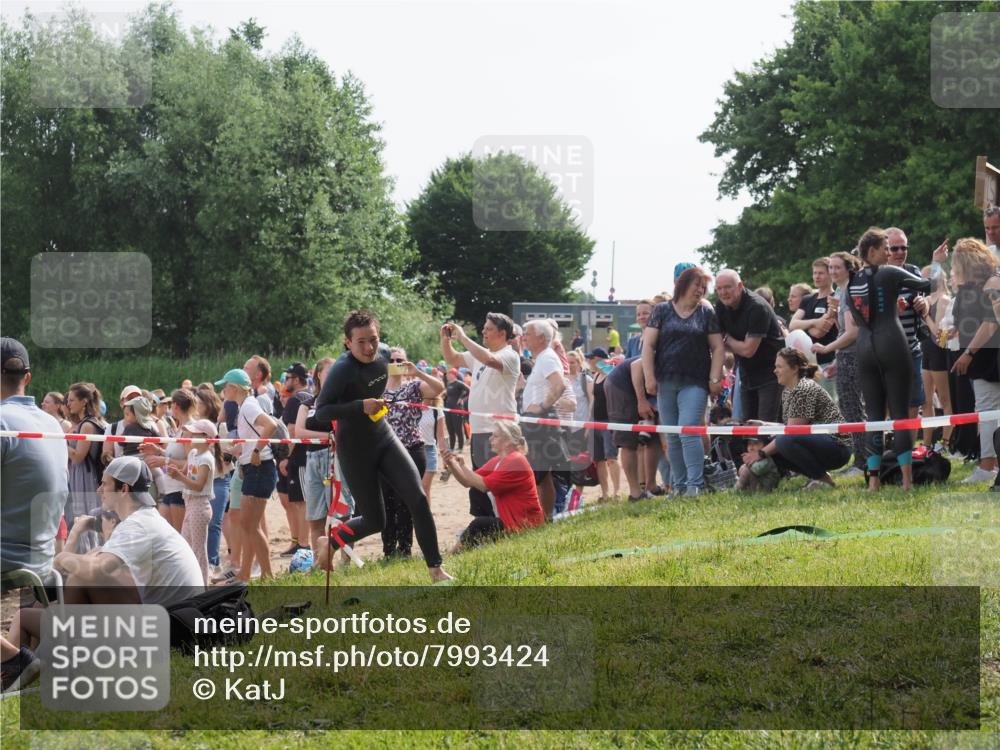 15.06.2025 - 27. Vierlanden-Triathlon KatJ http://msf.ph/oto/7993424 15.06.2025 09:54:24 Schwimmen 253, 255, 261, 302, 337, 342 meine-sportfotos.de