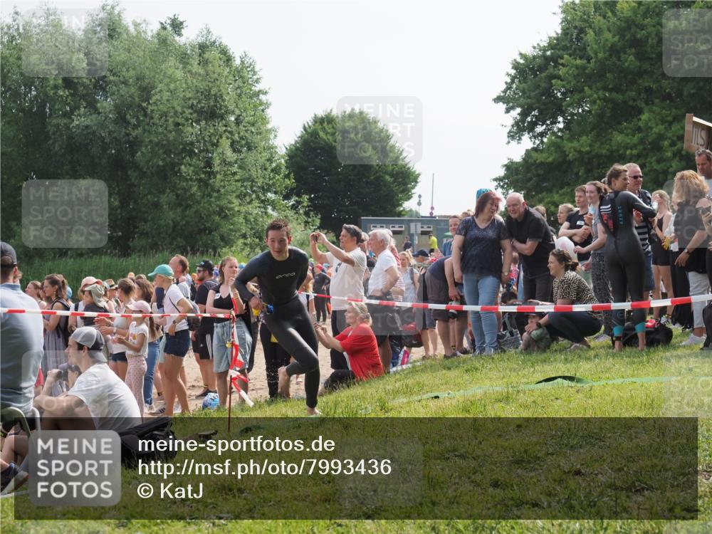 15.06.2025 - 27. Vierlanden-Triathlon KatJ http://msf.ph/oto/7993436 15.06.2025 09:54:24 Schwimmen 253, 255, 261, 302, 337, 342 meine-sportfotos.de