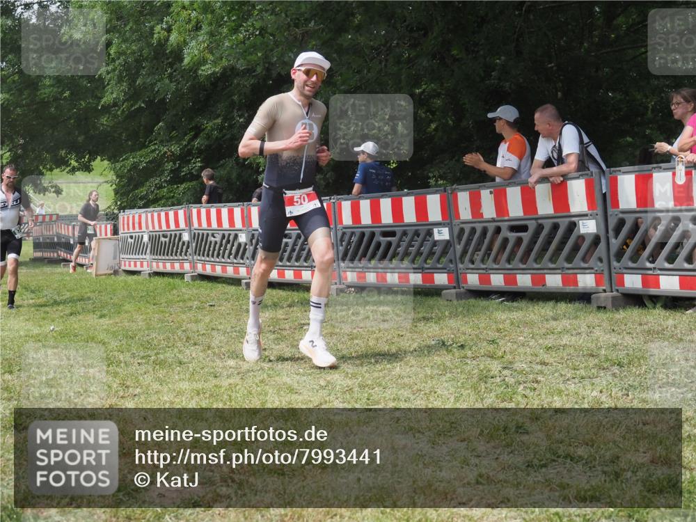 21.06.2025 - 27. Vierlanden-Triathlon KatJ http://msf.ph/oto/7993441 15.06.2025 12:34:30 Ziel 50, 874 meine-sportfotos.de