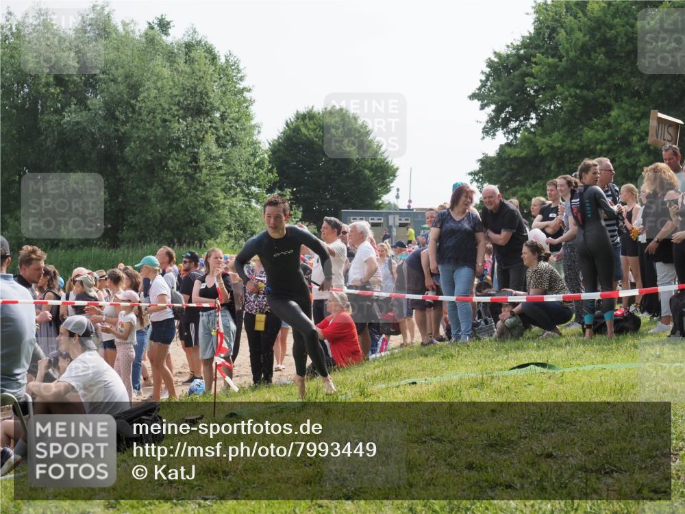 15.06.2025 - 27. Vierlanden-Triathlon KatJ http://msf.ph/oto/7993449 15.06.2025 09:54:24 Schwimmen 253, 255, 261, 302, 337, 342 meine-sportfotos.de