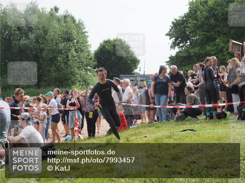 15.06.2025 - 27. Vierlanden-Triathlon KatJ http://msf.ph/oto/7993457 15.06.2025 09:54:24 Schwimmen 253, 255, 261, 302, 337, 342 meine-sportfotos.de