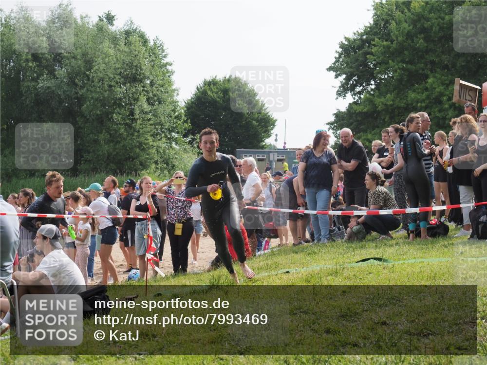 15.06.2025 - 27. Vierlanden-Triathlon KatJ http://msf.ph/oto/7993469 15.06.2025 09:54:25 Schwimmen 253, 255, 261, 302, 337, 342, 354 meine-sportfotos.de
