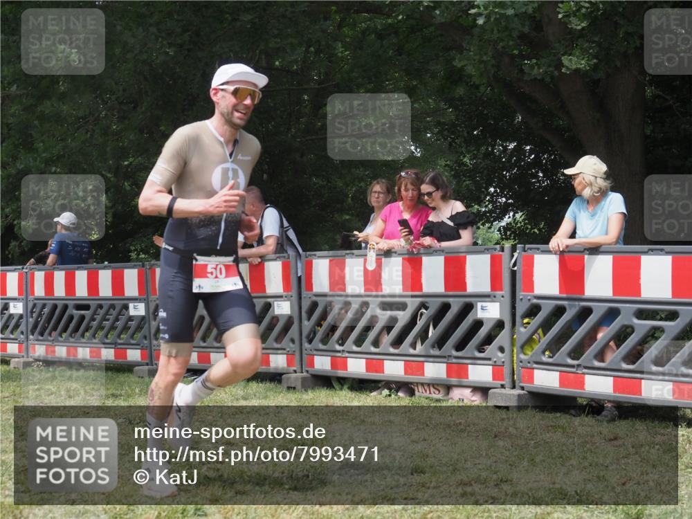 21.06.2025 - 27. Vierlanden-Triathlon KatJ http://msf.ph/oto/7993471 15.06.2025 12:34:30 Ziel 50, 874 meine-sportfotos.de