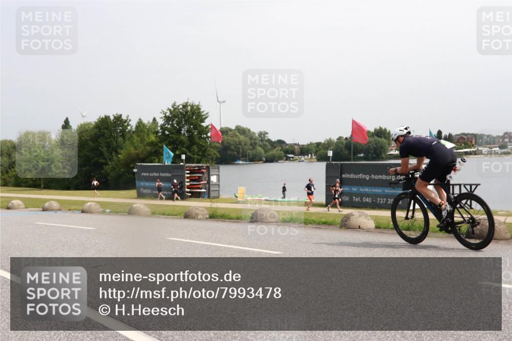 15.06.2025 - 27. Vierlanden-Triathlon H.Heesch http://msf.ph/oto/7993478 15.06.2025 11:16:27 Radfahren 603, 717, 794 meine-sportfotos.de