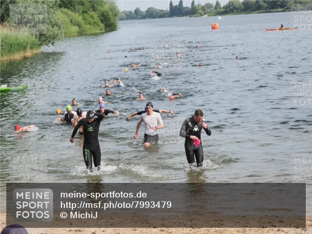 21.06.2025 - 27. Vierlanden-Triathlon MichiJ http://msf.ph/oto/7993479 15.06.2026 09:55:37 Schwimmen 272, 273, 300, 329, 548 meine-sportfotos.de