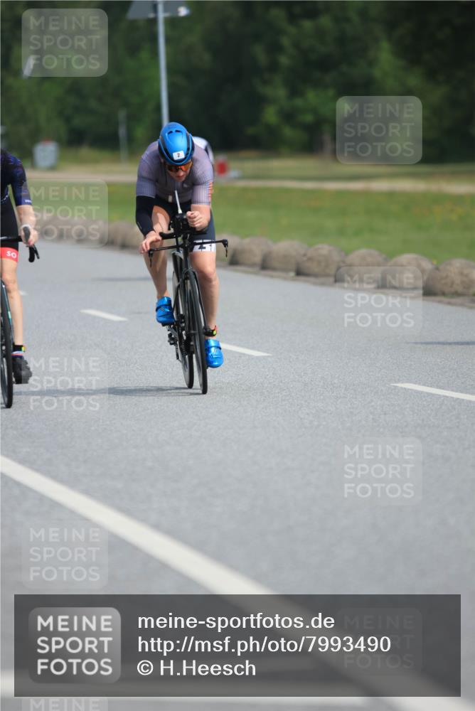 15.06.2025 - 27. Vierlanden-Triathlon H.Heesch http://msf.ph/oto/7993490 15.06.2025 10:25:19 Radfahren 2, 8, 216, 223, 471, 593 meine-sportfotos.de