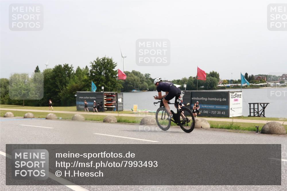 15.06.2025 - 27. Vierlanden-Triathlon H.Heesch http://msf.ph/oto/7993493 15.06.2025 11:16:27 Radfahren 603, 717, 794 meine-sportfotos.de
