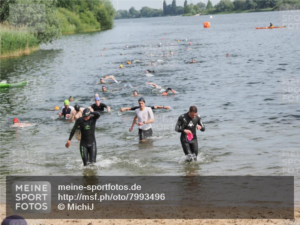 21.06.2025 - 27. Vierlanden-Triathlon MichiJ http://msf.ph/oto/7993496 15.06.2026 09:55:37 Schwimmen 272, 273, 300, 329, 548 meine-sportfotos.de