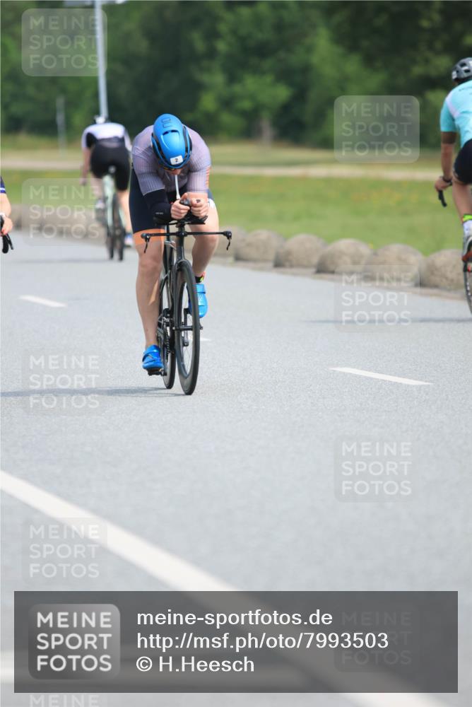 15.06.2025 - 27. Vierlanden-Triathlon H.Heesch http://msf.ph/oto/7993503 15.06.2025 10:25:19 Radfahren 2, 8, 216, 223, 471, 593 meine-sportfotos.de