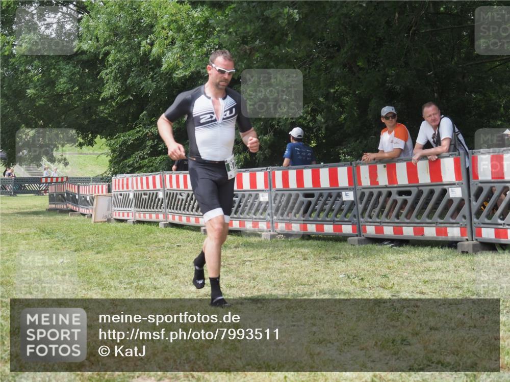 21.06.2025 - 27. Vierlanden-Triathlon KatJ http://msf.ph/oto/7993511 15.06.2025 12:34:33 Ziel 874 meine-sportfotos.de