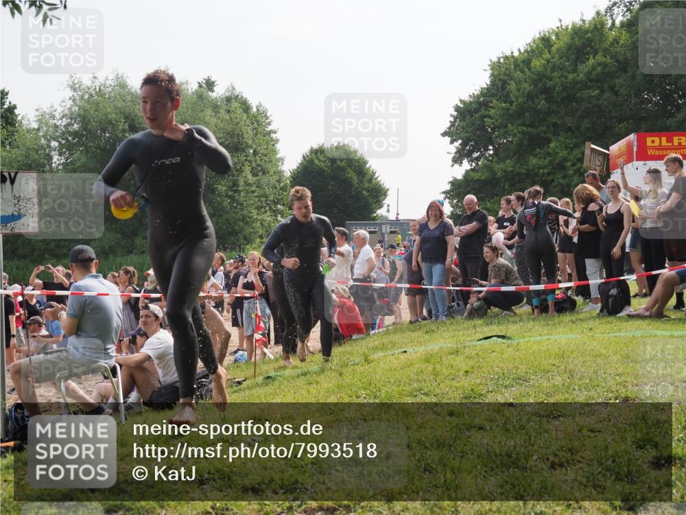 15.06.2025 - 27. Vierlanden-Triathlon KatJ http://msf.ph/oto/7993518 15.06.2025 09:54:26 Schwimmen 253, 255, 261, 302, 337, 342, 354 meine-sportfotos.de