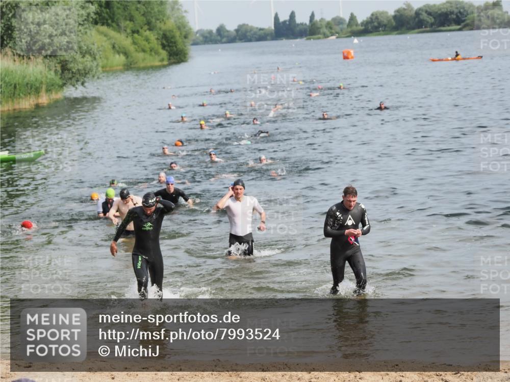 21.06.2025 - 27. Vierlanden-Triathlon MichiJ http://msf.ph/oto/7993524 15.06.2026 09:55:37 Schwimmen 272, 273, 300, 329, 548 meine-sportfotos.de