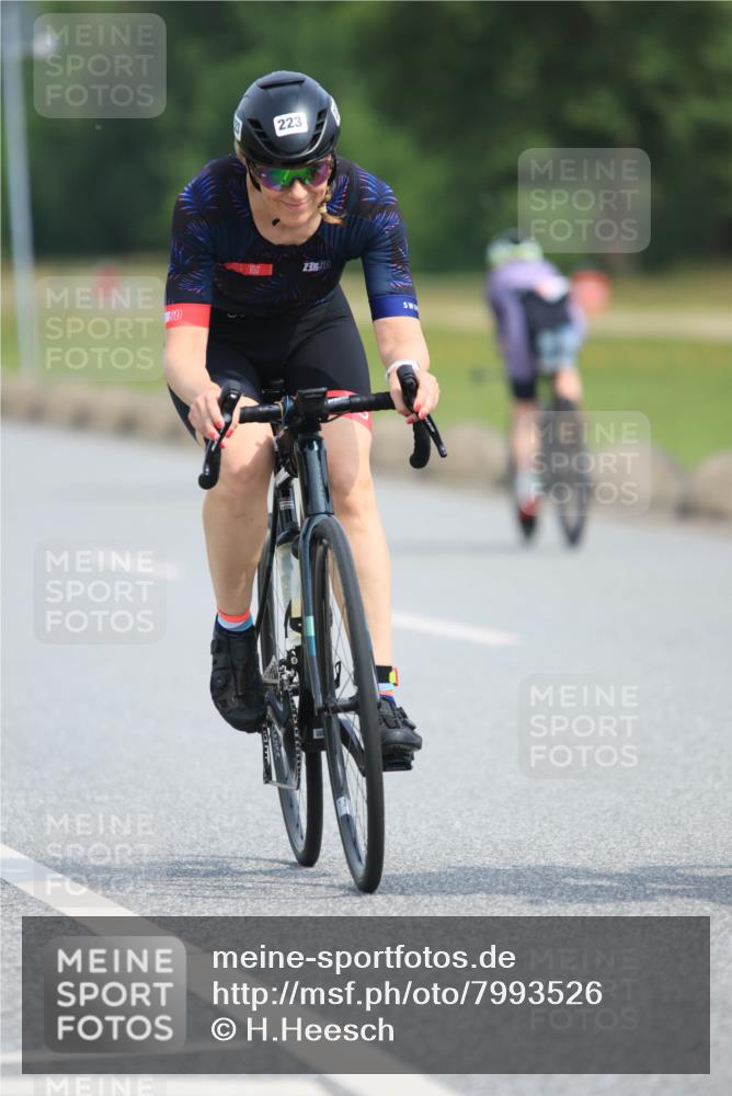 15.06.2025 - 27. Vierlanden-Triathlon H.Heesch http://msf.ph/oto/7993526 15.06.2025 10:25:21 Radfahren 2, 8, 223, 471, 499, 593 meine-sportfotos.de