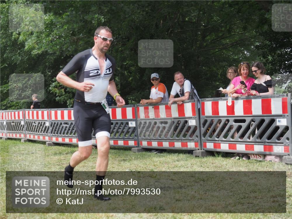 21.06.2025 - 27. Vierlanden-Triathlon KatJ http://msf.ph/oto/7993530 15.06.2025 12:34:33 Ziel 874 meine-sportfotos.de