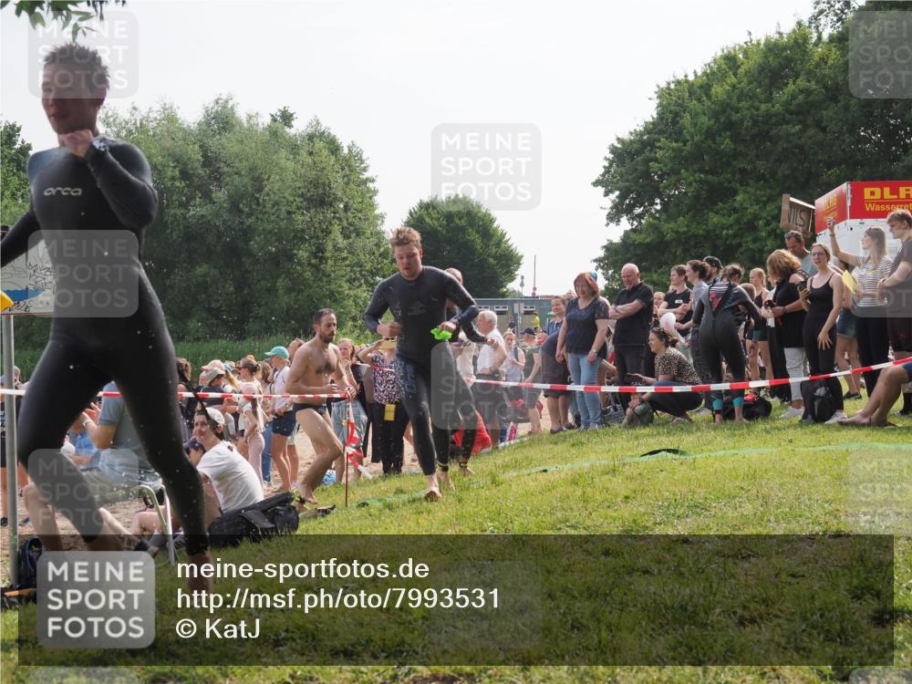 15.06.2025 - 27. Vierlanden-Triathlon KatJ http://msf.ph/oto/7993531 15.06.2025 09:54:26 Schwimmen 253, 255, 261, 302, 337, 342, 354 meine-sportfotos.de