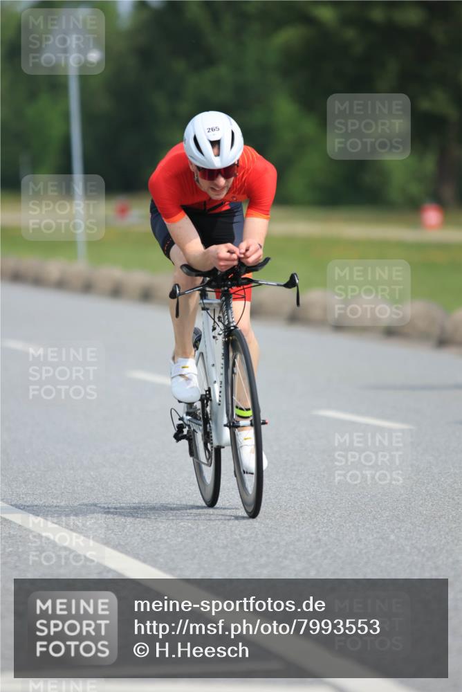 15.06.2025 - 27. Vierlanden-Triathlon H.Heesch http://msf.ph/oto/7993553 15.06.2025 10:25:54 Radfahren 20, 265, 477, 582, 604, 621, 626 meine-sportfotos.de