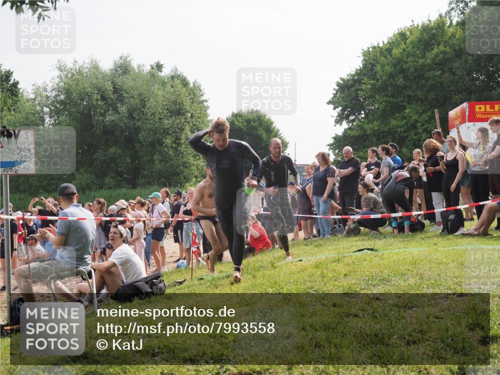 15.06.2025 - 27. Vierlanden-Triathlon KatJ http://msf.ph/oto/7993558 15.06.2025 09:54:26 Schwimmen 253, 255, 261, 302, 337, 342, 354 meine-sportfotos.de