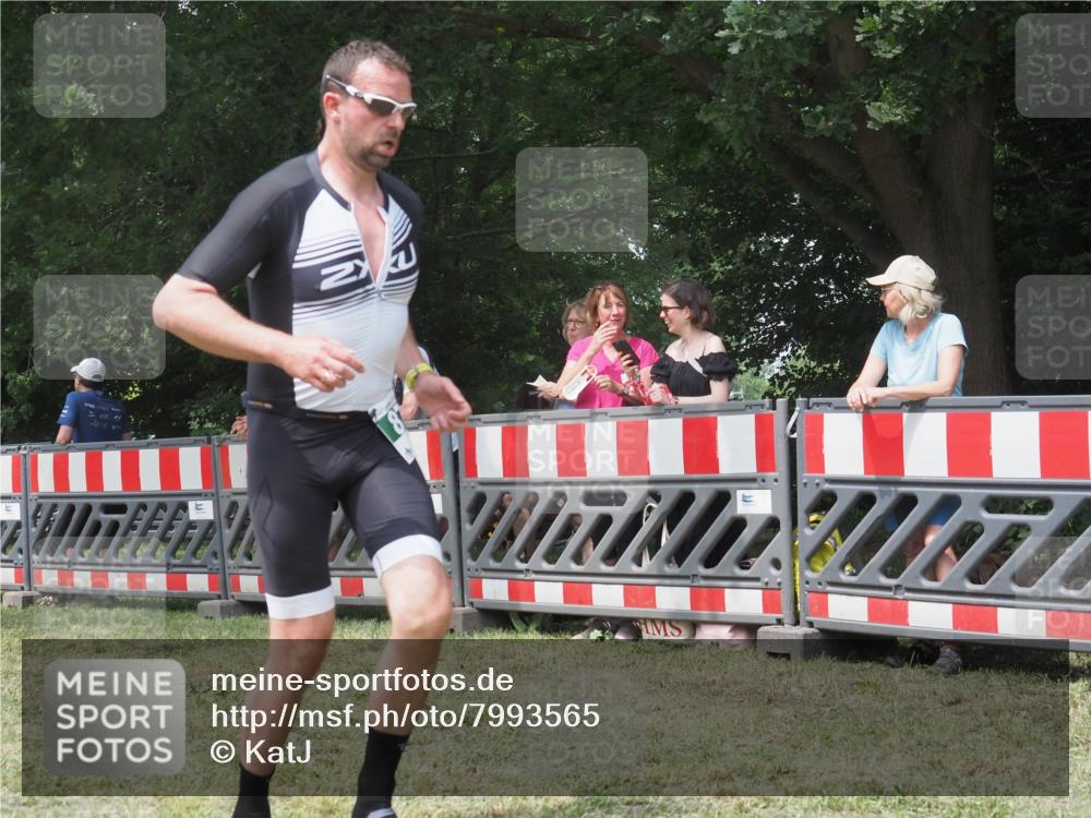 21.06.2025 - 27. Vierlanden-Triathlon KatJ http://msf.ph/oto/7993565 15.06.2025 12:34:34 Ziel 874 meine-sportfotos.de