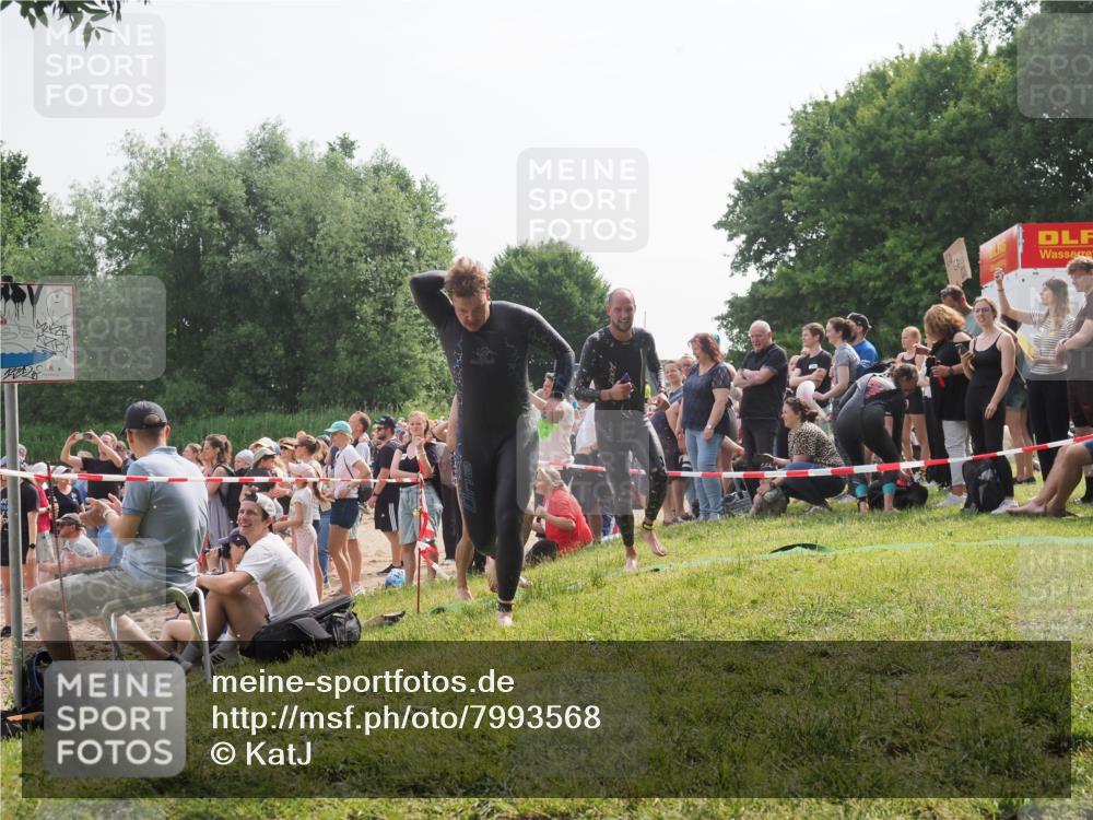 15.06.2025 - 27. Vierlanden-Triathlon KatJ http://msf.ph/oto/7993568 15.06.2025 09:54:27 Schwimmen 253, 255, 261, 302, 337, 342, 354 meine-sportfotos.de