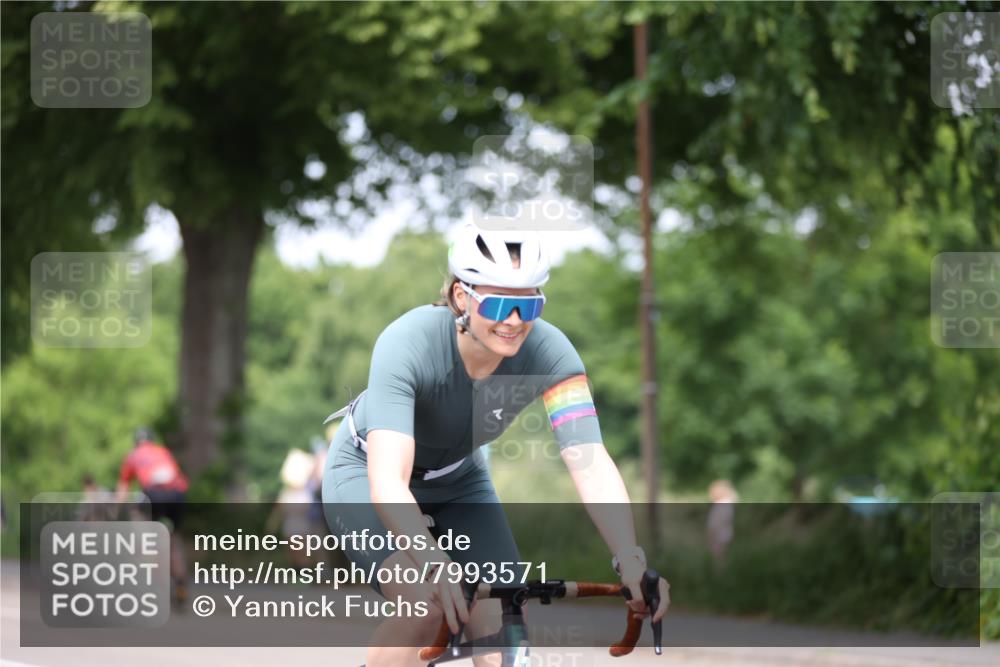 15.06.2025 - 7 Türme Triathlon Yannick Fuchs http://msf.ph/oto/7993571 15.06.2025 13:07:23 Radfahren 548, 589 meine-sportfotos.de