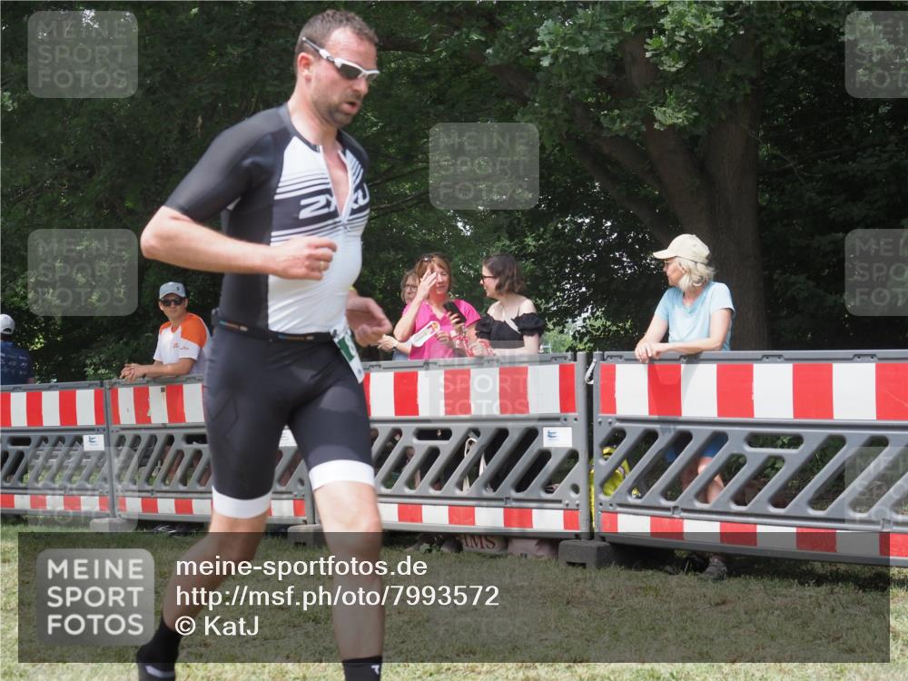 21.06.2025 - 27. Vierlanden-Triathlon KatJ http://msf.ph/oto/7993572 15.06.2025 12:34:34 Ziel 874 meine-sportfotos.de