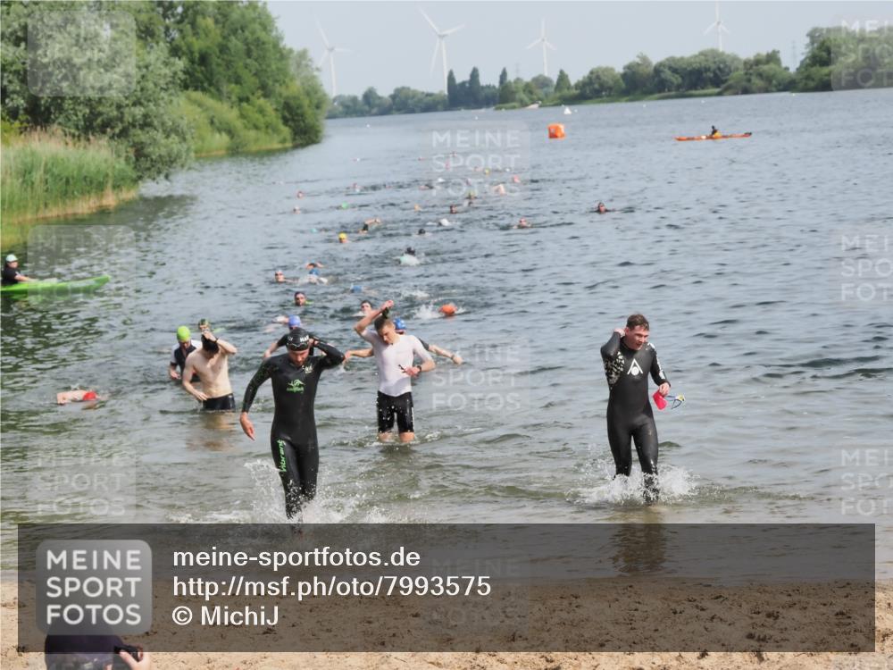 21.06.2025 - 27. Vierlanden-Triathlon MichiJ http://msf.ph/oto/7993575 15.06.2026 09:55:38 Schwimmen 272, 273, 300, 303, 329, 548 meine-sportfotos.de