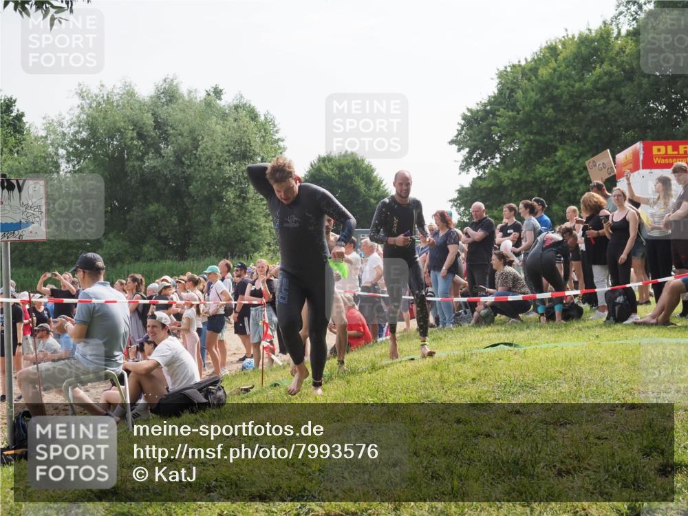 15.06.2025 - 27. Vierlanden-Triathlon KatJ http://msf.ph/oto/7993576 15.06.2025 09:54:27 Schwimmen 253, 255, 261, 302, 337, 342, 354 meine-sportfotos.de
