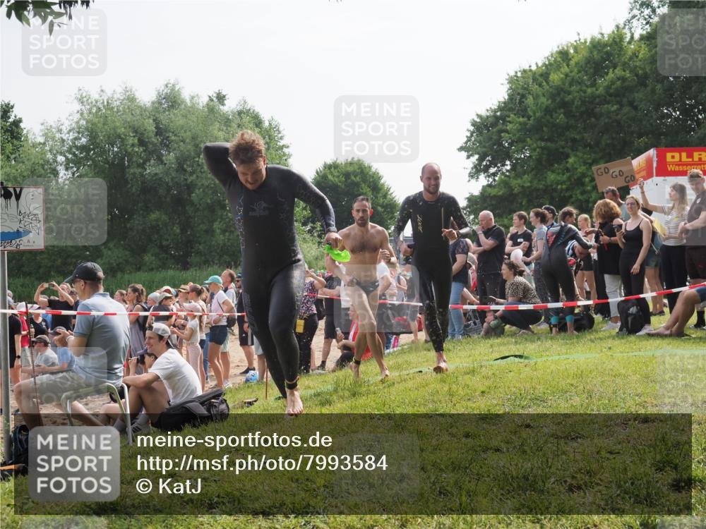 15.06.2025 - 27. Vierlanden-Triathlon KatJ http://msf.ph/oto/7993584 15.06.2025 09:54:27 Schwimmen 253, 255, 261, 302, 337, 342, 354 meine-sportfotos.de