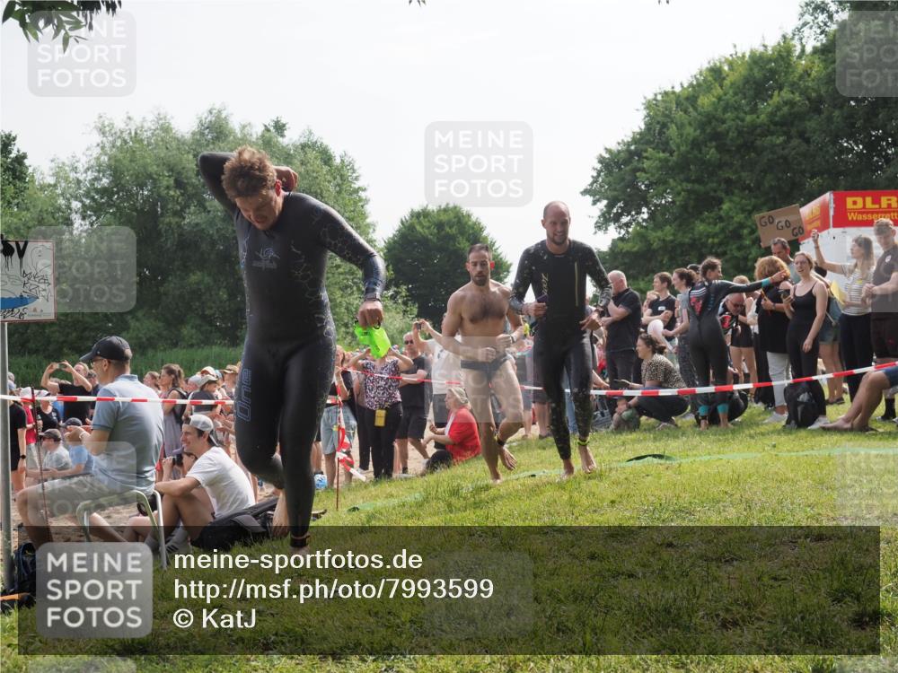 15.06.2025 - 27. Vierlanden-Triathlon KatJ http://msf.ph/oto/7993599 15.06.2025 09:54:27 Schwimmen 253, 255, 261, 302, 337, 342, 354 meine-sportfotos.de