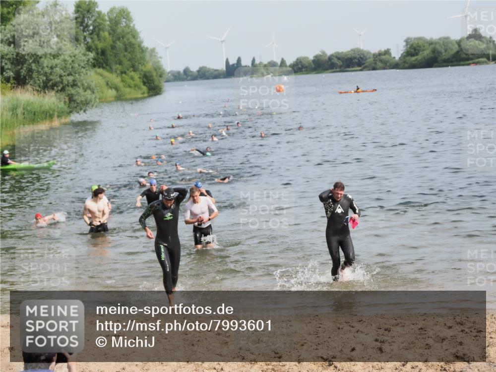 21.06.2025 - 27. Vierlanden-Triathlon MichiJ http://msf.ph/oto/7993601 15.06.2026 09:55:39 Schwimmen 272, 273, 300, 303, 329, 548 meine-sportfotos.de