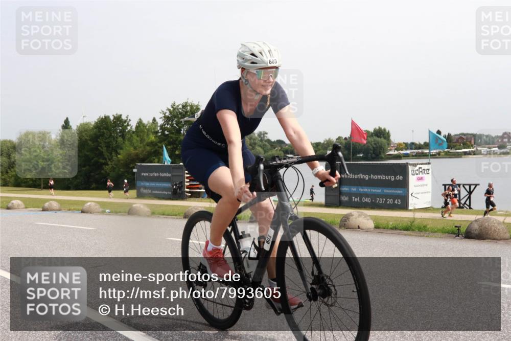 21.06.2025 - 27. Vierlanden-Triathlon H.Heesch http://msf.ph/oto/7993605 15.06.2025 11:16:29 Radfahren 45, 603, 717, 794, 805 meine-sportfotos.de