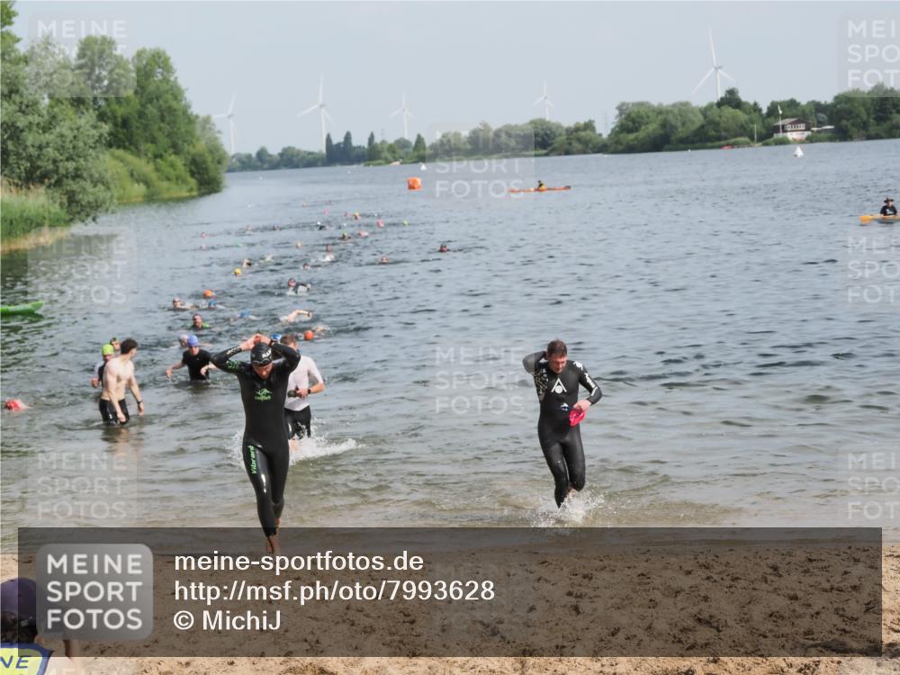 21.06.2025 - 27. Vierlanden-Triathlon MichiJ http://msf.ph/oto/7993628 15.06.2026 09:55:40 Schwimmen 272, 273, 300, 303, 329, 548 meine-sportfotos.de