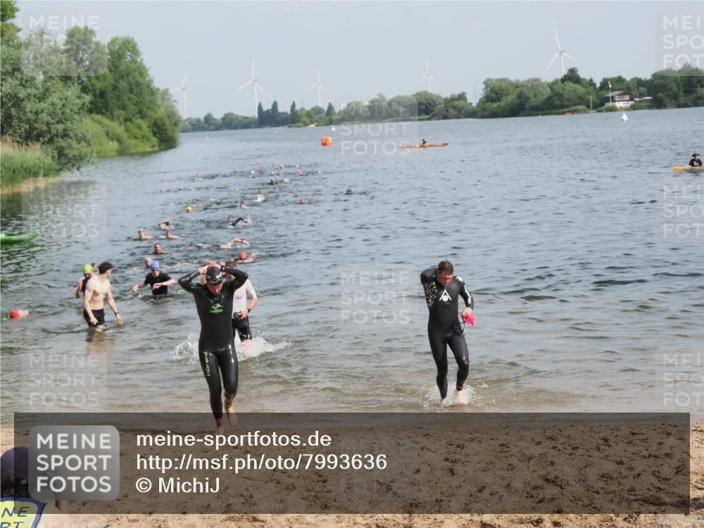 21.06.2025 - 27. Vierlanden-Triathlon MichiJ http://msf.ph/oto/7993636 15.06.2026 09:55:40 Schwimmen 272, 273, 300, 303, 329, 548 meine-sportfotos.de
