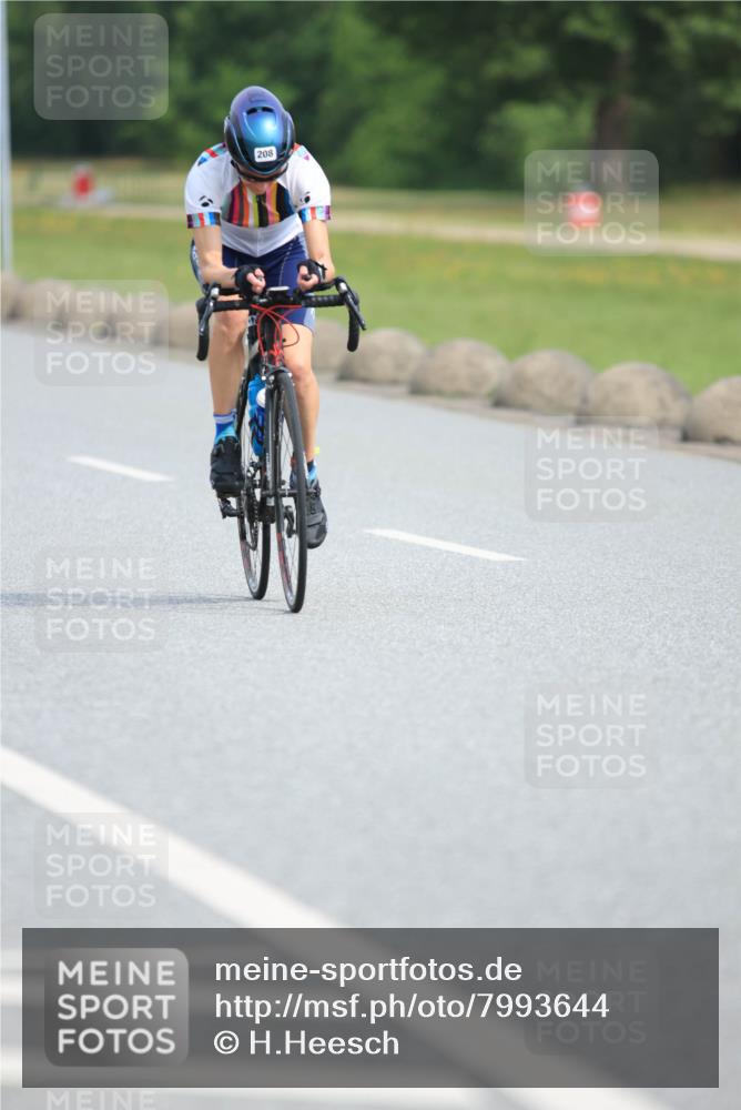 15.06.2025 - 27. Vierlanden-Triathlon H.Heesch http://msf.ph/oto/7993644 15.06.2025 10:26:32 Radfahren 19, 208, 220, 380, 571 meine-sportfotos.de