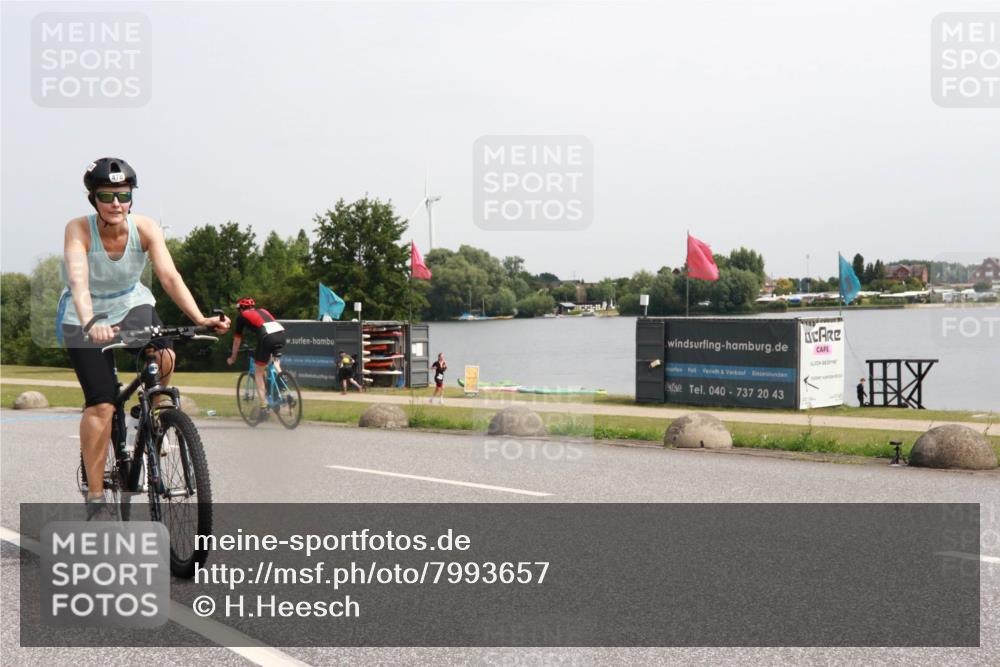 15.06.2025 - 27. Vierlanden-Triathlon H.Heesch http://msf.ph/oto/7993657 15.06.2025 11:16:41 Radfahren 204, 478, 797, 828, 953 meine-sportfotos.de