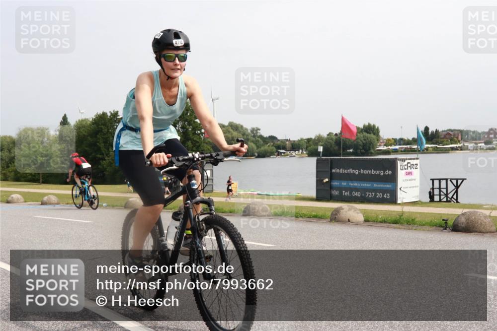 15.06.2025 - 27. Vierlanden-Triathlon H.Heesch http://msf.ph/oto/7993662 15.06.2025 11:16:41 Radfahren 204, 478, 797, 828, 953 meine-sportfotos.de