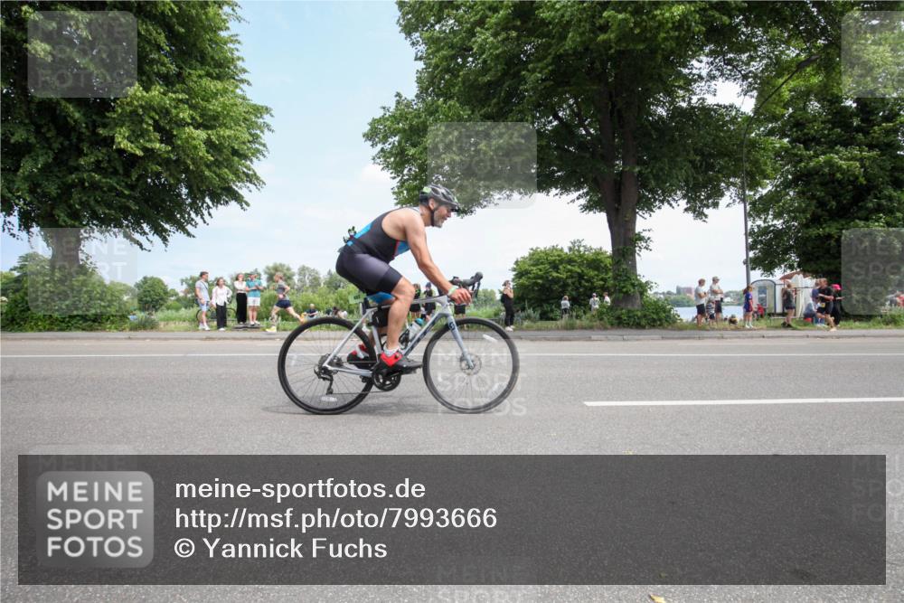 15.06.2025 - 7 Türme Triathlon Yannick Fuchs http://msf.ph/oto/7993666 15.06.2025 13:32:18 Radfahren 332 meine-sportfotos.de