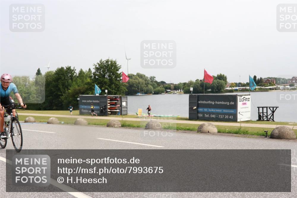 15.06.2025 - 27. Vierlanden-Triathlon H.Heesch http://msf.ph/oto/7993675 15.06.2025 11:16:41 Radfahren 204, 478, 797, 828, 953 meine-sportfotos.de