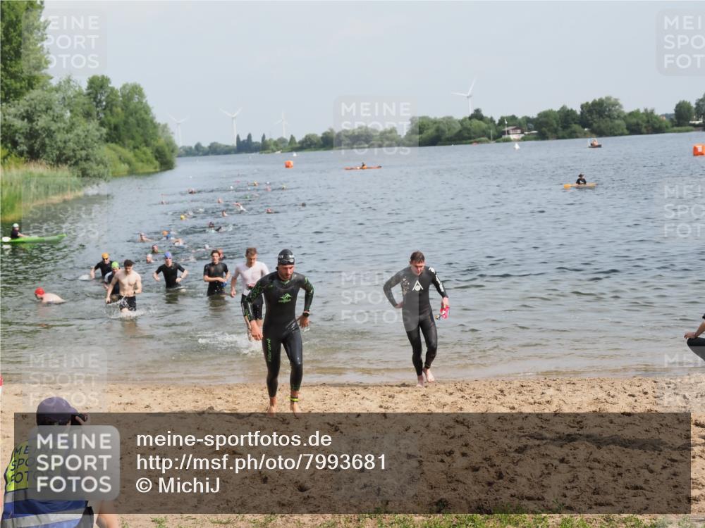 21.06.2025 - 27. Vierlanden-Triathlon MichiJ http://msf.ph/oto/7993681 15.06.2026 09:55:41 Schwimmen 272, 273, 300, 303, 548 meine-sportfotos.de